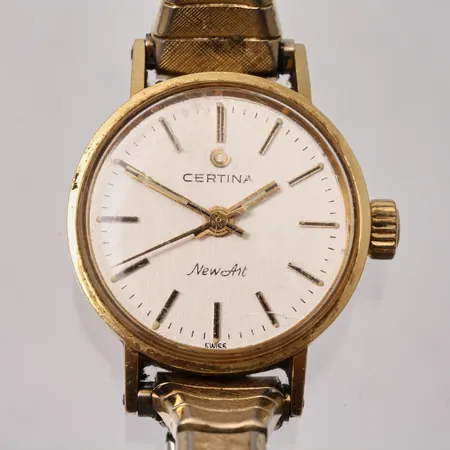Damur Certina New Art i 18K guld, Ø21,7mm, boettnr 824-3810,68, flexband i metall, handledsmått inklusive ur 15,5cm, gravyr: ör nit och redlighet i rikets tjänst, repor i glas, inga tillbehör.