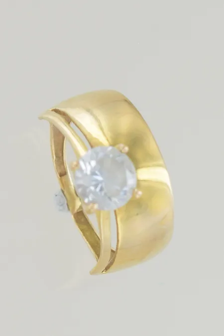 Ring med sten stl:18, lödd, 21K Vikt: 3,6 g