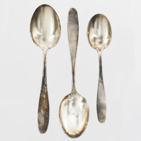 Tre skedar längd 9-10,5cm, silver 830/1000 Vikt: 31,5 g