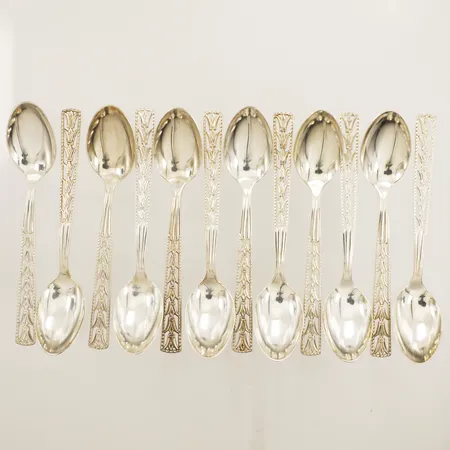 Tolv Kaffeskedar längd 11cm, AB Gense, Eskilstuna år 1993- 2003, en sked med mindre skadad dekor, silver 830/1000. Vikt: 129,5 g