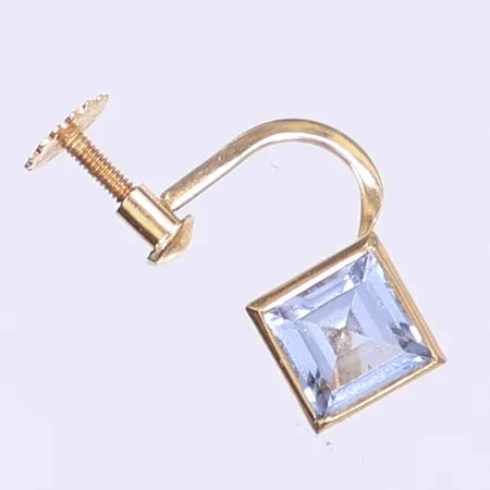 Udda örhänge med ljusblå slipad sten svenska stämplar omkring 1960-tal 18K Vikt: 0,9 g