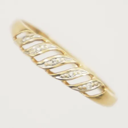 Ring med diamanter 5xca0,005ct stl:17¼ bredd 1,8mm skev 18K Vikt: 1,1 g