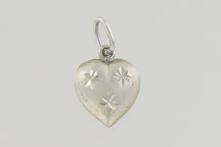 Hänge hjärta längd 1,5cm bredd 1 cm, silver Vikt: 0,5 g