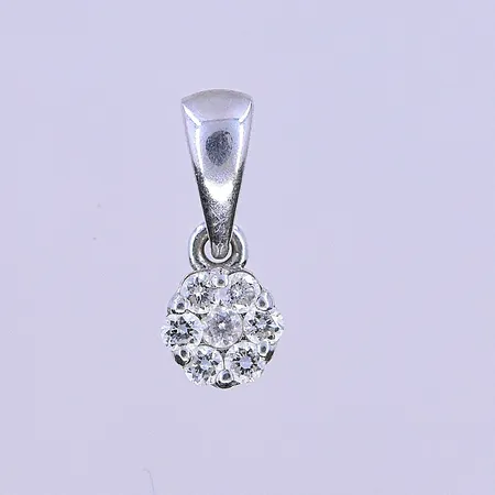 Hänge med diamanter 7x0,02ct Guldfynd längd 11 mm, bredd 4 mm vitguld 18K. Vikt: 0,5 g