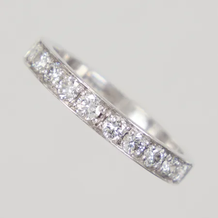 Ring med 10 diamanter totalt 0,50ct enligt gravyr, stl: 16½, bredd 3mm, Hans Strömdahl AB Stockholm, 18K Vikt: 3,2 g