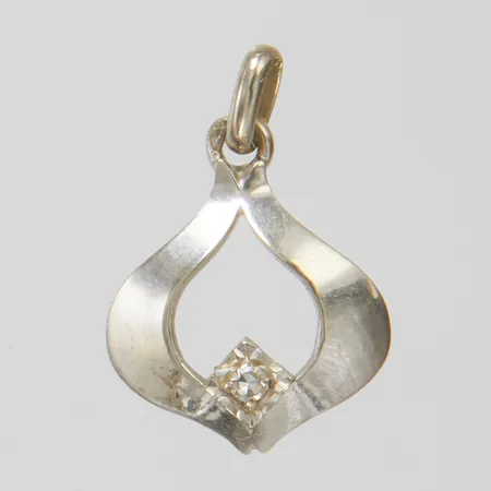 Hänge med diamant 1 x ca 0,005ct längd inkl ögla 2cm, bredd 13mm, vitguld, 18K Vikt: 0,9 g
