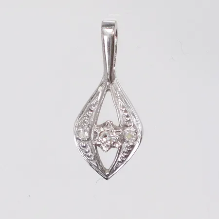 Hänge i vitguld med diamanter 3xca0,01ct 6x18mm 18K Vikt: 0,4 g