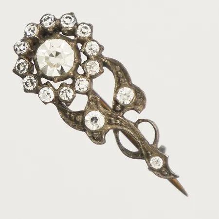 Brosch blomma med vita stenar längd 25mm, bredd 3-9,8mm Silver 830/1000 Vikt: 2,8 g