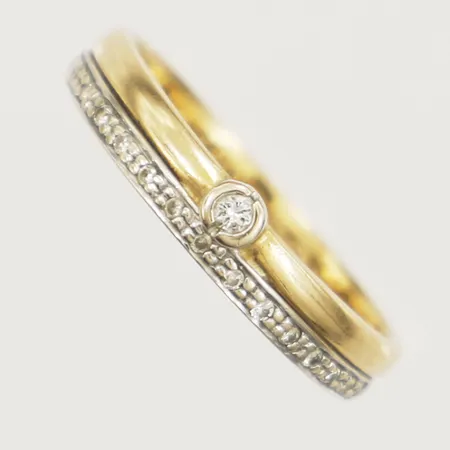 Ring med diamanter 0,10ct enligt gravyr stl:18 bredd 3mm gravyr 18K Vikt: 2,8 g