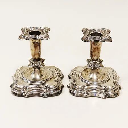 Ett par ljusstakar höjd 11,5cm, fylld botten, bruttovikt 507,6g, silver 830/1000.