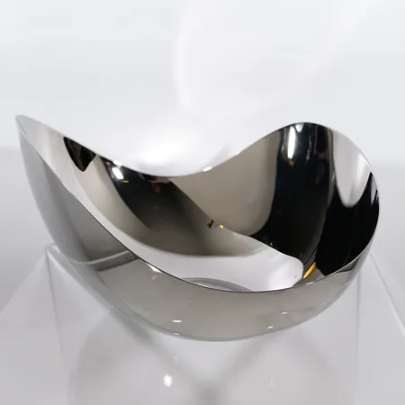 Skål Georg Jensen. Rostfritt stål. Bloom Collection. Design Helle Damkjær. H:153mm B: Ø 278mm. Nyskick