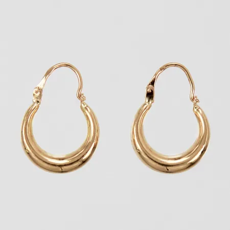 Ett par örhängen längd ca 20mm, bredd ca 15mm, 18K Vikt: 1,6 g