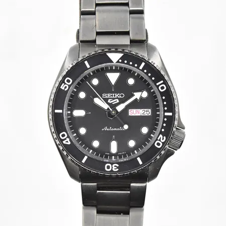 Herrur Seiko 5 Sports Automatic Diver Black Steel Ø43 mm, serienr 035034, Ref 4R36-07G0, dag, datum, water resistent 10B, innermått inklusive ur ca 19 cm.