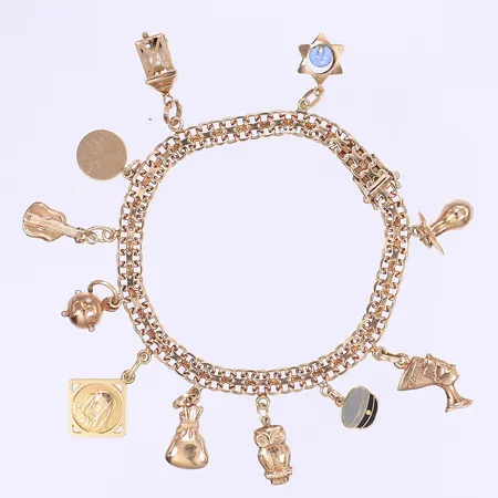 Armband X-länk med 11 berlocker (varav en med glaskula respektive pärla) svenska stämplar Göteborg 1965 längd 19cm bredd 5mm 18K Vikt: 22,2 g