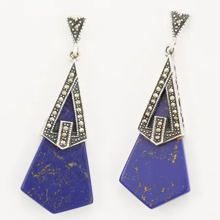 Ett par örhängen med markasiter samt lapis lazuli, längd 45mm bredd 4-16mm limrester efter lagning 925/1000 Silver Vikt: 9,2 g