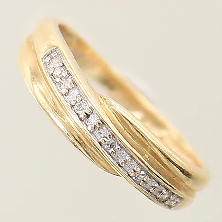 Ring med 8/8-slipade diamanter 4 x ca 0,005ct stl:16½ bredd 2-5,3mm fattning i vitguld 14K  Vikt: 2,3 g