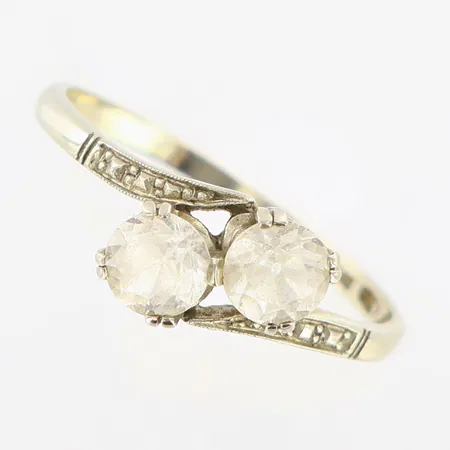 Ring vita stenar stl:17¼ bredd 1-7mm vitguld 18K. Vikt: 1,8 g