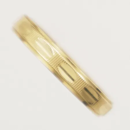 Ring med mönsterdekor stl:16¾ bredd 3,3mm gravyr 18K Vikt: 2,2 g