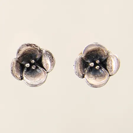 Örhängen med blomdekor Ø8,6mm silver 925/1000 Vikt: 1,5 g