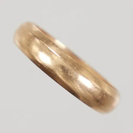 Ring slät stl:18¾, bredd 4,7mm, vassa kanter, Andersons Guldsmedsaffär Eric G år 1958, gravyr, 18K Vikt: 4,6 g