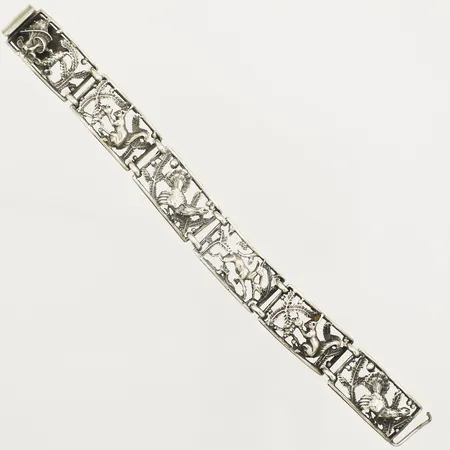 Armband med djurmotiv längd 18cm, bredd 15,5mm Guldvaruaktiebolaget G. Dahlgren & Co Ab År 1949 defekt lås Silver  Vikt: 22,7 g