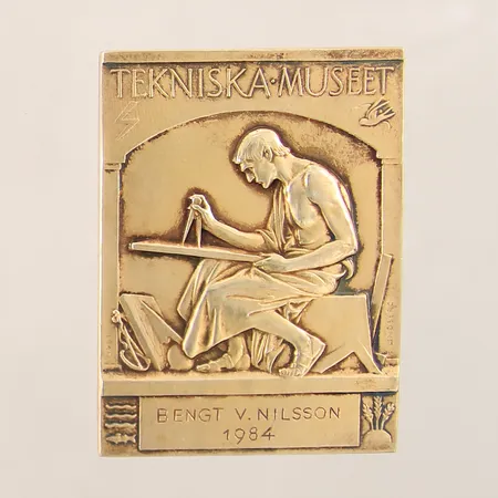 Minnesplakett Bengt V.Nilsson 1984 Tekniska Museet 65x49mm förgylld silver 925/1000 Vikt: 81,9 g