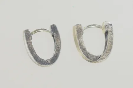 Ett par örhängen höjd 14 mm bredd 6 mm, silver 925/1000 Vikt: 5 g