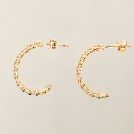 Örhängen 20x4,6mm ena örhänget något skevt 18K  Vikt: 2,8 g