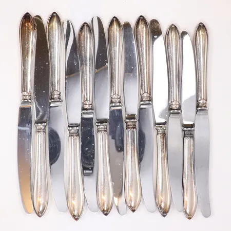 Diverse silverbestick, blad i rostfritt stål, handtag i silver 830/1000 silver, bruttovikt Vikt: 1487,6 g