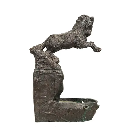 Skulptur/Fontän patinerad brons, otydligt signerad, bär datum 1959/1964, enligt uppgift från Italien. Skickas ej. Vikt: 0 g Specialfrakt, kontakta pantbankskontoret för mer information.