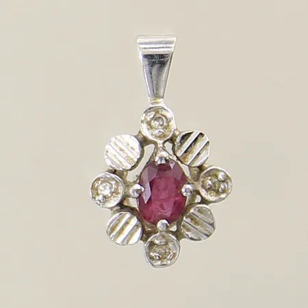 Hänge med syntetisk rubin och 8/8-slipade diamanter 4 x ca 0,05ct 15x10mm smärre nagg på sten vitguld 18K Vikt: 1,1 g