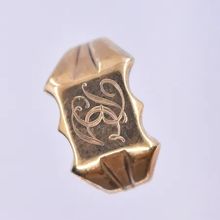 Klackring med monogram stl:19¼, bredd 3-13 mm 14K. Vikt: 3,8 g