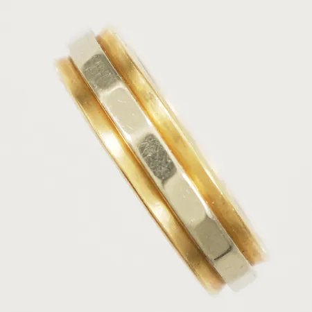 Ring tvåfärgad stl:17 bredd 4,9mm gravyr 18K Vikt: 4,8 g