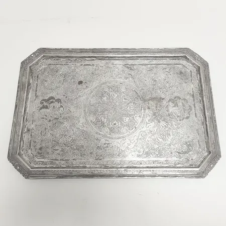 Bricka med mönsterdekor mått ca 34x24cm, missfärgningar, persiska stämplar, silver 840/1000 Vikt: 644,2 g