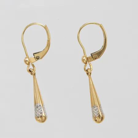 Örhängen längd 3,4cm, bredd 4,5mm, tvåfärgad, defekt lås, 14K Vikt: 1,5 g