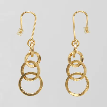 Örhängen längd 5cm, bredd 9-13mm, stoppers i plast, 18K Vikt: 3,5 g