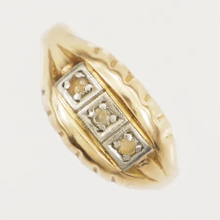 Ring med vita stenar stl:17½ bredd 1,9-9,4mm 14K Vikt: 2,3 g