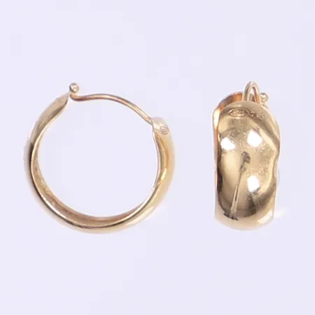 Ett par örhängen creoler Ø12mm något ojämna i formen 18K Vikt: 0,7 g
