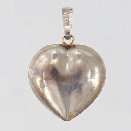 Hänge hjärta delvis i 18K längd inkl ögla ca 22mm, bredd 15mm, repig, 925/1000 silver Vikt: 1,3 g