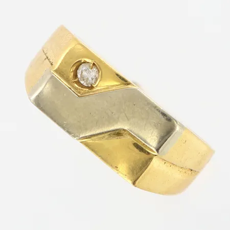 Klackring vit sten stl:20 bredd 4-8mm, vit/gulguld, 18K. Vikt: 9,2 g