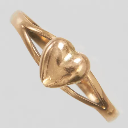 Ring hjärta stl 16½, bredd 2-6mm, skev skena, 18K Vikt: 1 g