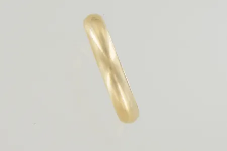 Ring stl: 22 bredd 5 mm, graverad 18K Vikt: 6 g