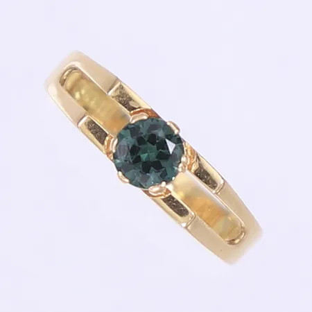 Ring med grön sten stl:16¾, bredd 2-5mm, Bengt Hallberg, 18K Vikt: 3,4 g