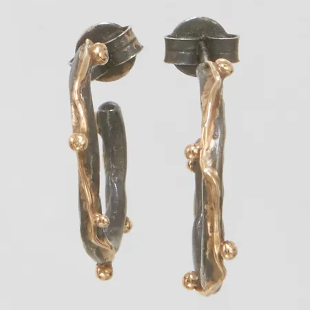Örhängen creoler By Birdie Zeus Creol (M), ca Ø20mm, detaljer i 14K, silver 925/1000, nypris 6900kr Vikt: 3,9 g