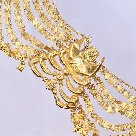 Collier längd 47 cm, klämskador finns 22K. Vikt: 39,4 g