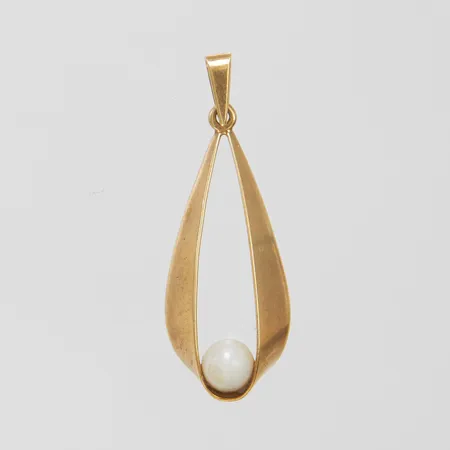 Hänge med pärla längd inkl ögla 3cm, bredd 11,5mm, 14K Vikt: 1,2 g