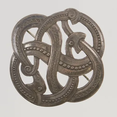 Brosch 43mm, gravyr 830/1000 Silver 13,6g.