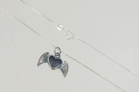 Halskedja med hänge längd 40 cm bedd 1,7 cm, silver 925/1000 Vikt: 3,8 g
