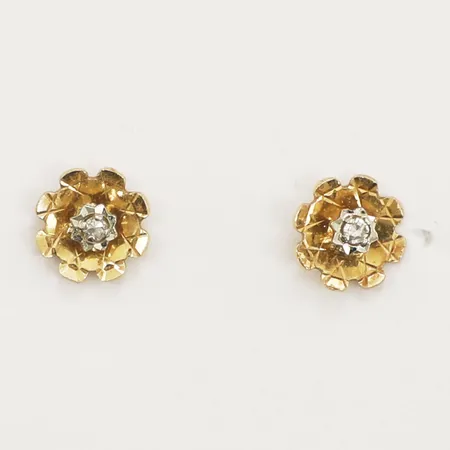 Ett par örhängen blomma med diamant 2 x ca 0,01ct, Ø7,6mm, snurrebussar saknas, 18K Vikt: 0,9 g
