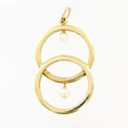Hänge med odlade pärlor Ø3/4mm, längd 40mm, bredd 20mm, gravyr, 18K  Vikt: 8,7 g